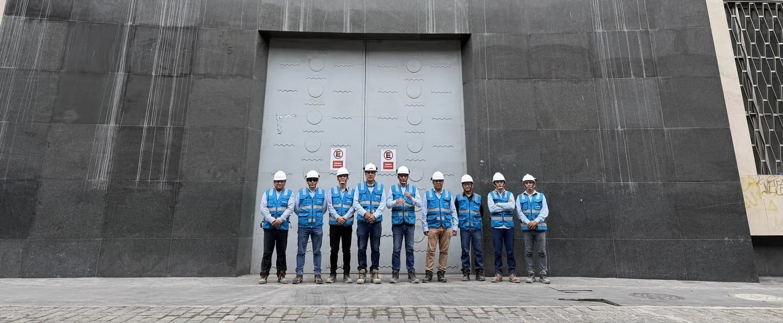 Equipo de supervisión de HK Consulting en campo